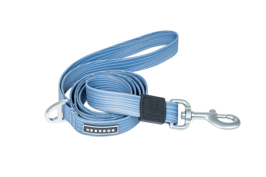 Stink-Proofed and waterproof dog leads. made with stink-proof technology. Easy to keep clean and free from dog smells, designed to resist moisture dirt and odors. Perfect dog lead for outdoor enthusiasts that love hiking with their dog.